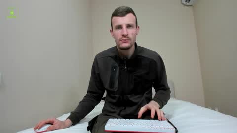 Snapshot of deymond_russo chatting on February 19, 8:10 am deymond_russo online show from February 19, 8:10 am