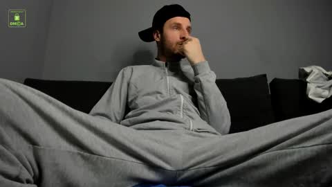 Snapshot of deymond_russo chatting on March 1, 12:40 pm deymond_russo online show from March 1, 12:40 pm