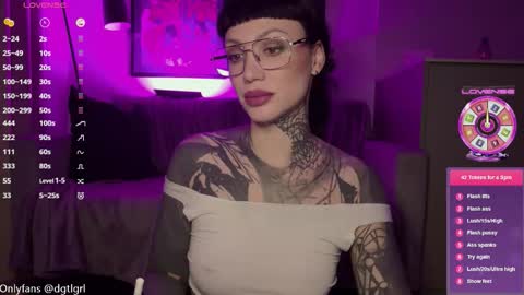 Snapshot of dgtlgrl chatting on October 8, 3:31 pm dgtlgrl online show from October 8, 3:31 pm