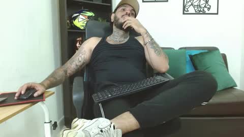 Snapshot of dhamian_wolf_hunter chatting on December 10, 4:17 pm dhaian online show from December 10, 4:17 pm