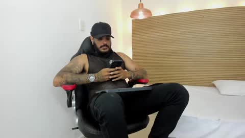 Snapshot of dhamian_wolf_hunter chatting on October 7, 8:39 pm dhaian online show from October 7, 8:39 pm