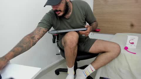 Snapshot of dhamian_wolf_hunter chatting on October 14, 9:15 pm dhaian online show from October 14, 9:15 pm