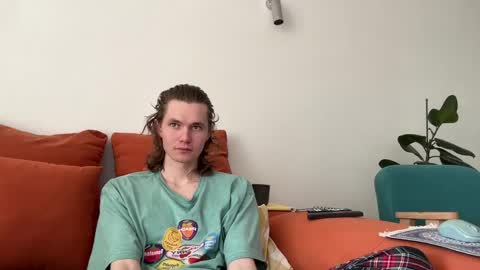 Snapshot of di_n_alex chatting on May 14, 9:05 am Di Alex online show from May 14, 9:05 am
