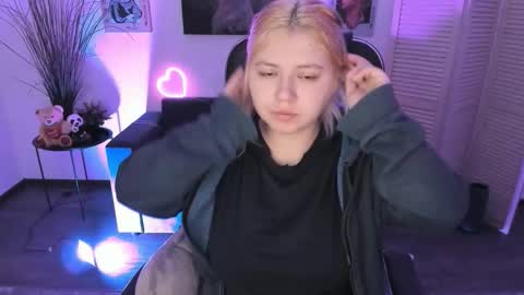 Dia online show from November 23, 7:46 pm