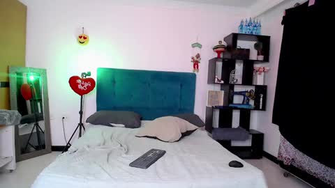 Snapshot of diabla_sexyboobs chatting on December 13, 3:27 am D I A B L A online show from December 13, 3:27 am