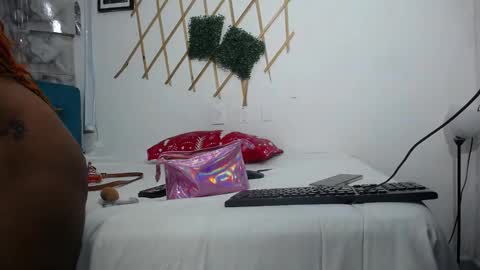 Snapshot of diabla_sexyboobs chatting on October 14, 3:51 am D I A B L A online show from October 14, 3:51 am