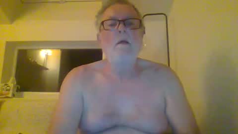 Snapshot of dial76 chatting on February 6, 3:16 am dial76 online show from February 6, 3:16 am