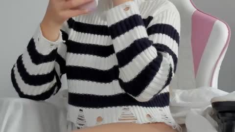 Snapshot of diamond_ava_ chatting on December 28, 8:05 am Thea online show from December 28, 8:05 am