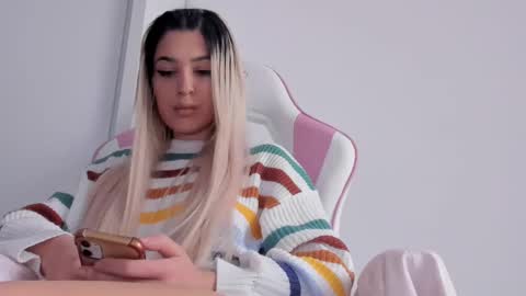 Snapshot of diamond_ava_ chatting on January 30, 7:50 am Thea online show from January 30, 7:50 am