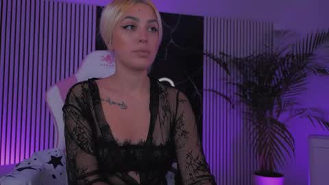 Snapshot of diamond_ava_ chatting on November 9, 7:34 pm Thea online show from November 9, 7:34 pm