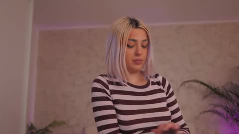 Snapshot of diamond_ava_ chatting on February 26, 5:12 pm Thea online show from February 26, 5:12 pm