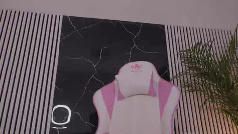 Snapshot of diamond_ava_ chatting on June 27, 9:03 am Thea online show from June 27, 9:03 am