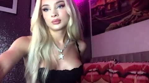 Snapshot of diamond_the_blonde chatting on October 6, 9:12 pm Diamond online show from October 6, 9:12 pm