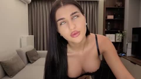 Iris online show from March 3, 8:15 pm