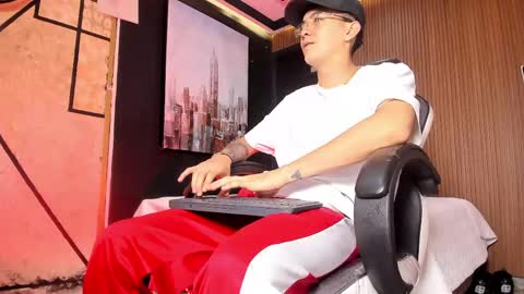 Snapshot of diamondss_1 chatting on May 20, 8:48 pm diamondss_1 online show from May 20, 8:48 pm