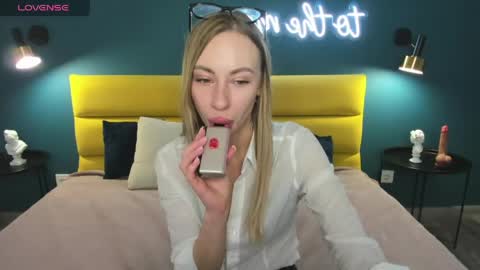 Snapshot of diana_garrett chatting on May 14, 8:54 am Diana online show from May 14, 8:54 am