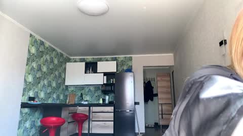 dianarise_ online show from March 24, 9:25 am