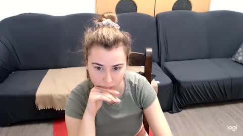 Snapshot of dianasmiey7 chatting on December 13, 6:27 pm dianasmiey7 online show from December 13, 6:27 pm