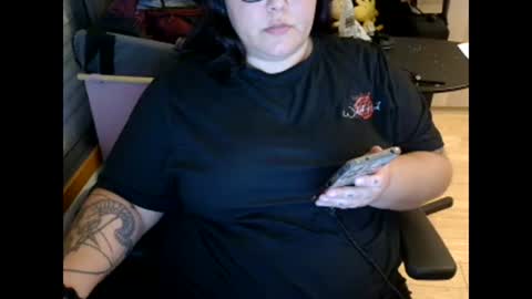 Snapshot of dianatugach chatting on November 4, 1:16 am Diana online show from November 4, 1:16 am