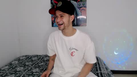 dick_boy_18 online show from April 29, 4:55 pm