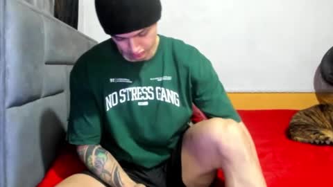 Snapshot of dick_demon_1 chatting on December 10, 10:37 pm jhon online show from December 10, 10:37 pm