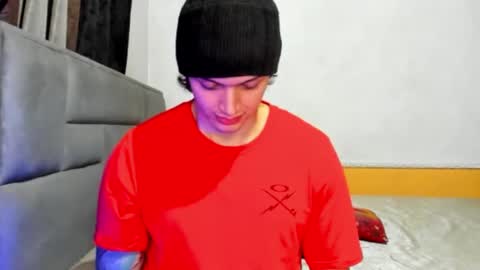 Snapshot of dick_demon_1 chatting on February 25, 12:58 am jhon online show from February 25, 12:58 am