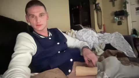 Snapshot of dickabitchdown chatting on December 4, 8:45 am DickABitchDown Alexys real spanishmami online show from December 4, 8:45 am