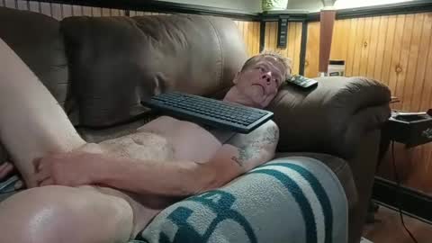 Snapshot of dickfitzwell123 chatting on June 27, 9:58 am dickfitzwell123 online show from June 27, 9:58 am