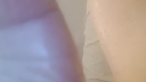 Snapshot of dickielee306251 chatting on November 9, 4:00 am dickielee306251 online show from November 9, 4:00 am