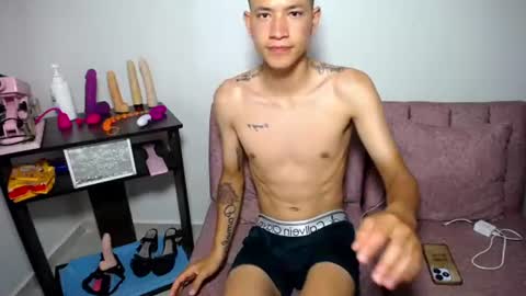 Snapshot of diego_porn chatting on June 10, 4:45 am diego_porn online show from June 10, 4:45 am