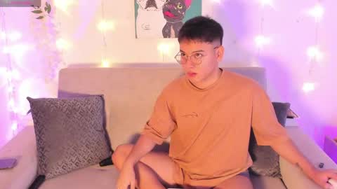 Snapshot of diegorobles30 chatting on June 1, 1:35 pm Diego Robles online show from June 1, 1:35 pm