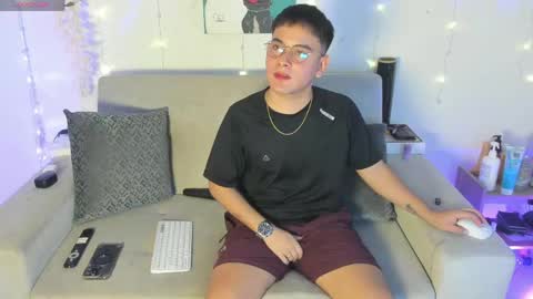 Snapshot of diegorobles30 chatting on June 2, 1:02 pm Diego Robles online show from June 2, 1:02 pm