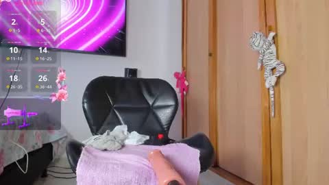Snapshot of diiana_evil chatting on June 13, 2:59 pm diiana_evil online show from June 13, 2:59 pm