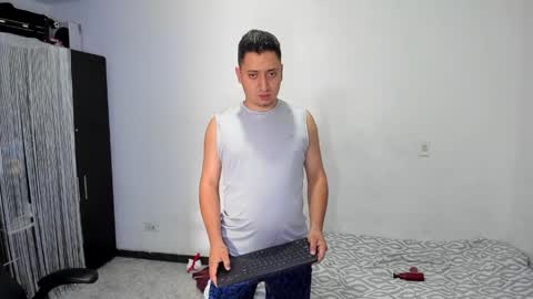 Snapshot of diiego_xxx chatting on April 27, 5:11 pm diiego_xxx online show from April 27, 5:11 pm