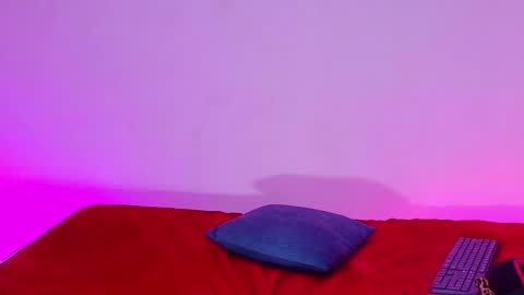 Snapshot of diiosa_latina chatting on April 28, 2:27 am diiosa_latina online show from April 28, 2:27 am