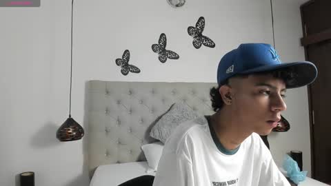 dikey_18 online show from December 5, 8:22 pm