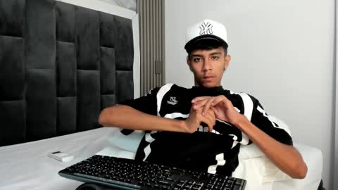 dikey_18 online show from March 8, 12:11 am