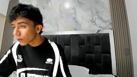 dikey_18 online show from September 24, 8:12 pm