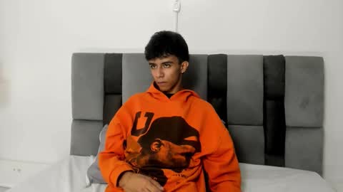 dikey_18 online show from September 26, 11:20 pm