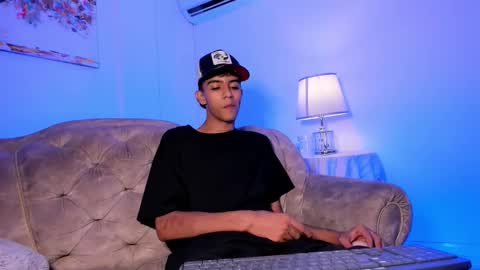 dikey_18 online show from September 29, 10:14 pm