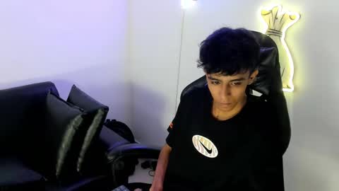 dikey_18 online show from October 2, 11:34 pm