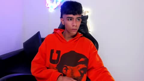 dikey_18 online show from November 5, 9:26 pm