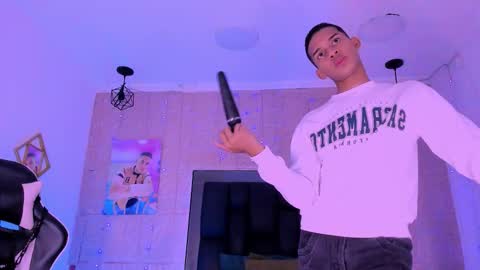 Snapshot of dilam_alfonzo chatting on September 12, 4:07 pm Dilan online show from September 12, 4:07 pm