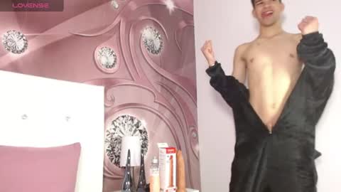 Snapshot of dilan_femboy_ chatting on July 6, 2:25 pm dilan_femboy_ online show from July 6, 2:25 pm