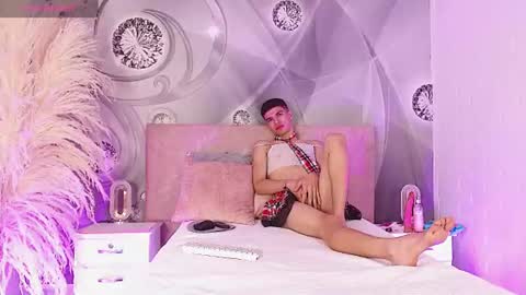 Snapshot of dilan_femboy_ chatting on July 15, 2:55 pm dilan_femboy_ online show from July 15, 2:55 pm