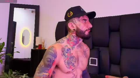 Snapshot of dilan_scootk_j chatting on July 20, 6:43 pm Dilan Scootk online show from July 20, 6:43 pm