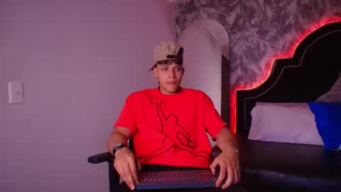 Snapshot of dilanmiller_ chatting on July 13, 4:21 pm dilanmiller_ online show from July 13, 4:21 pm