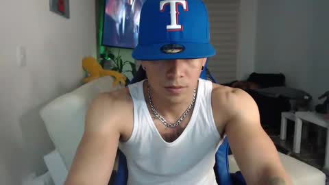 Snapshot of dilanxxx8888 chatting on February 18, 4:41 am dilanxxx8888 online show from February 18, 4:41 am