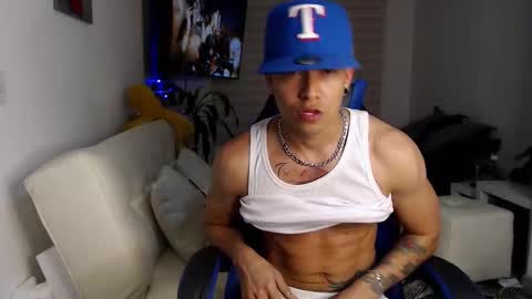 Snapshot of dilanxxx8888 chatting on February 20, 4:31 am dilanxxx8888 online show from February 20, 4:31 am