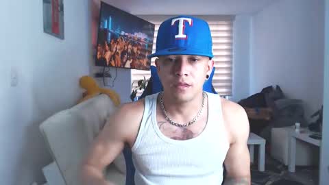 Snapshot of dilanxxx8888 chatting on February 21, 9:05 pm dilanxxx8888 online show from February 21, 9:05 pm